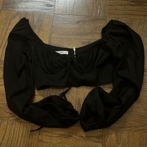 Black cropped puff sleeve top